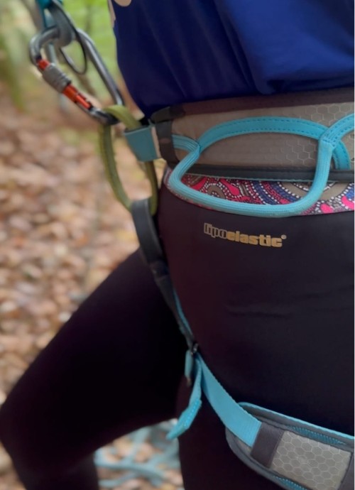 Ein Bild der ACTIVE leggings von LIPOELASTIC in Nahaufnahme