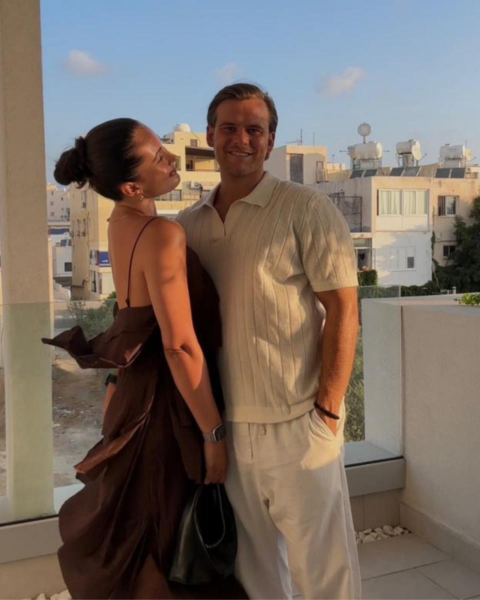 Lipödem Influencerin Gina mit ihrem Freund.